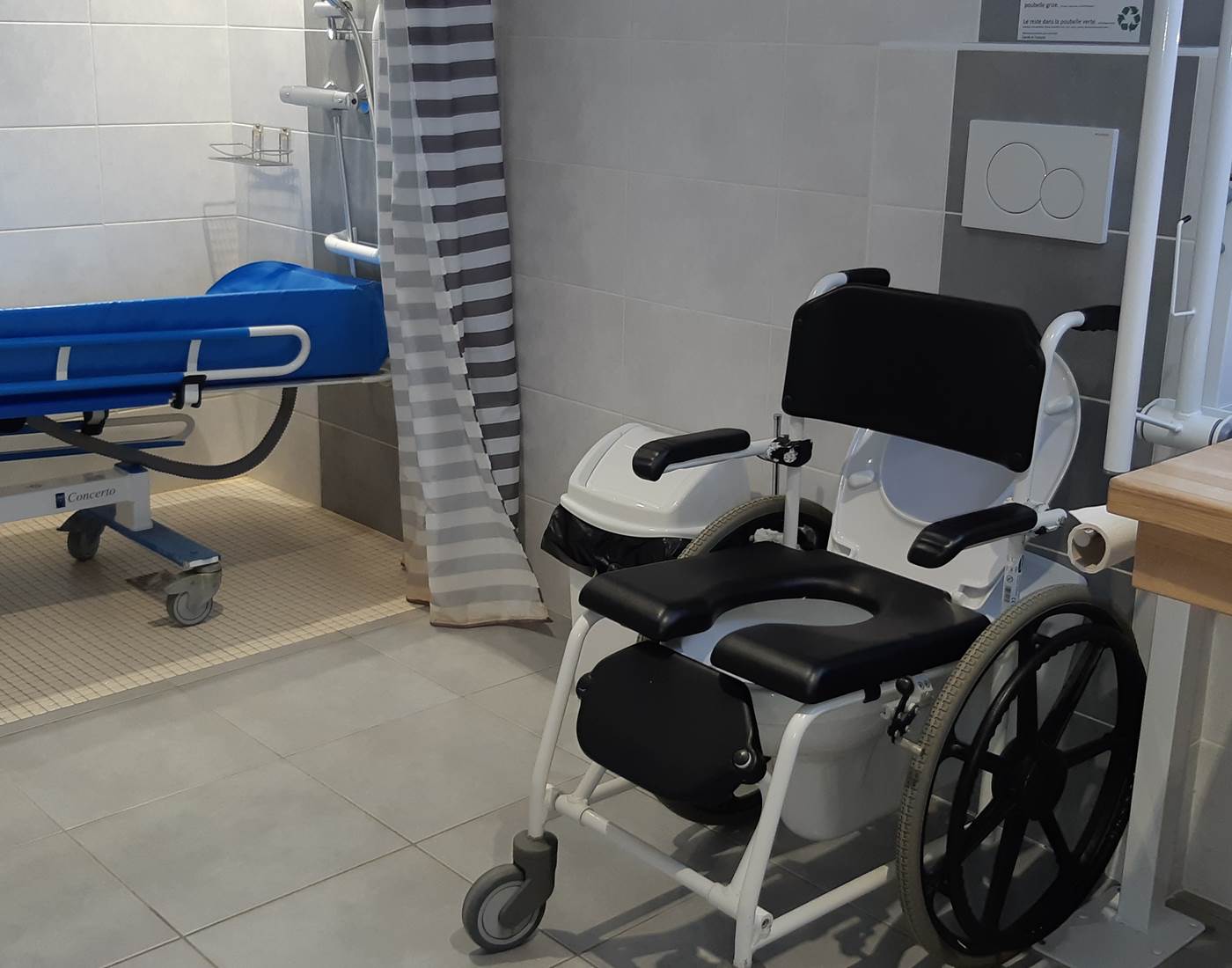 SDB BOURGOGNE + BRANCARD DE DOUCHE