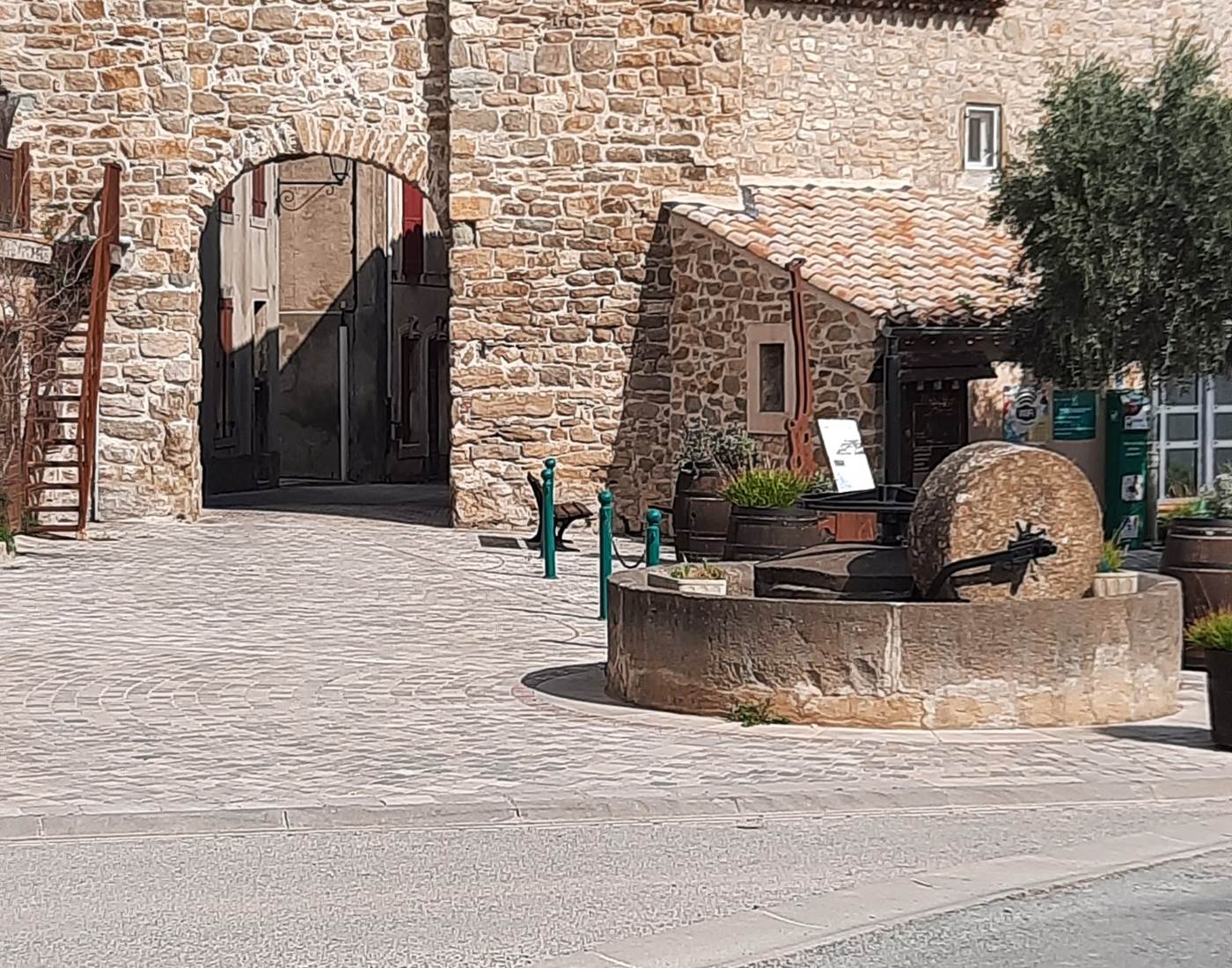 Une balade en amoureux dans ce petit village de Mailhac