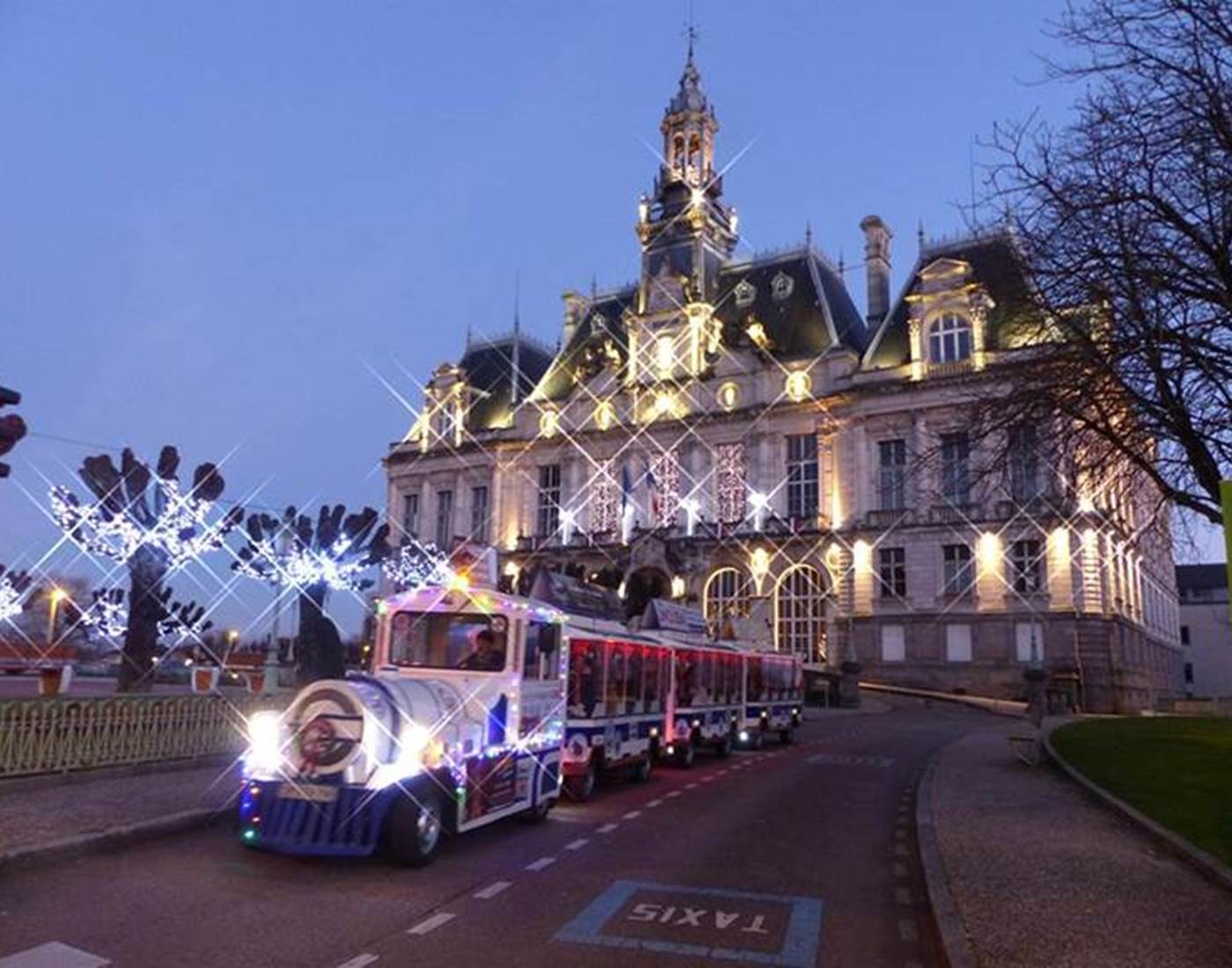 petit train devant la mairie