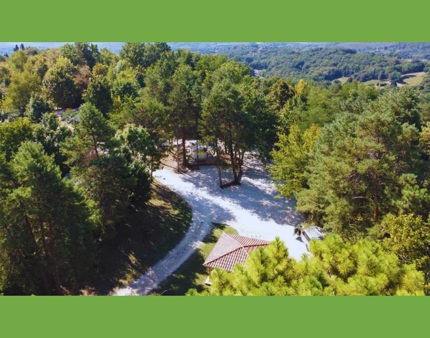 Vue aérienne de notre aire e camping-car