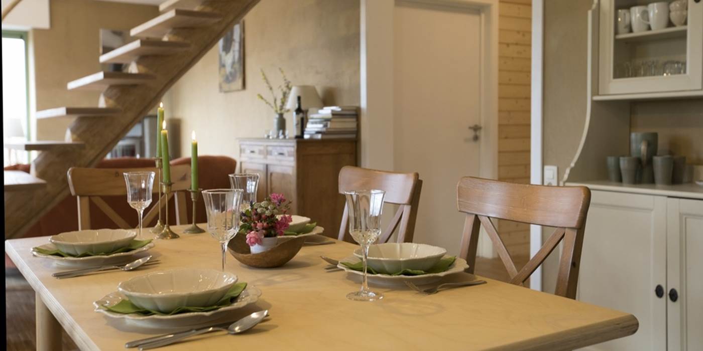 GITE de 2 à 5 personnes cuisine, salleà manger et salon avec vue panoramique