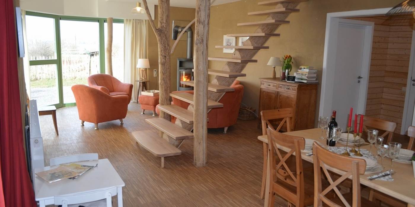 GITE de 2 à 5 personnes cuisine, salleà manger et salon avec vue panoramique