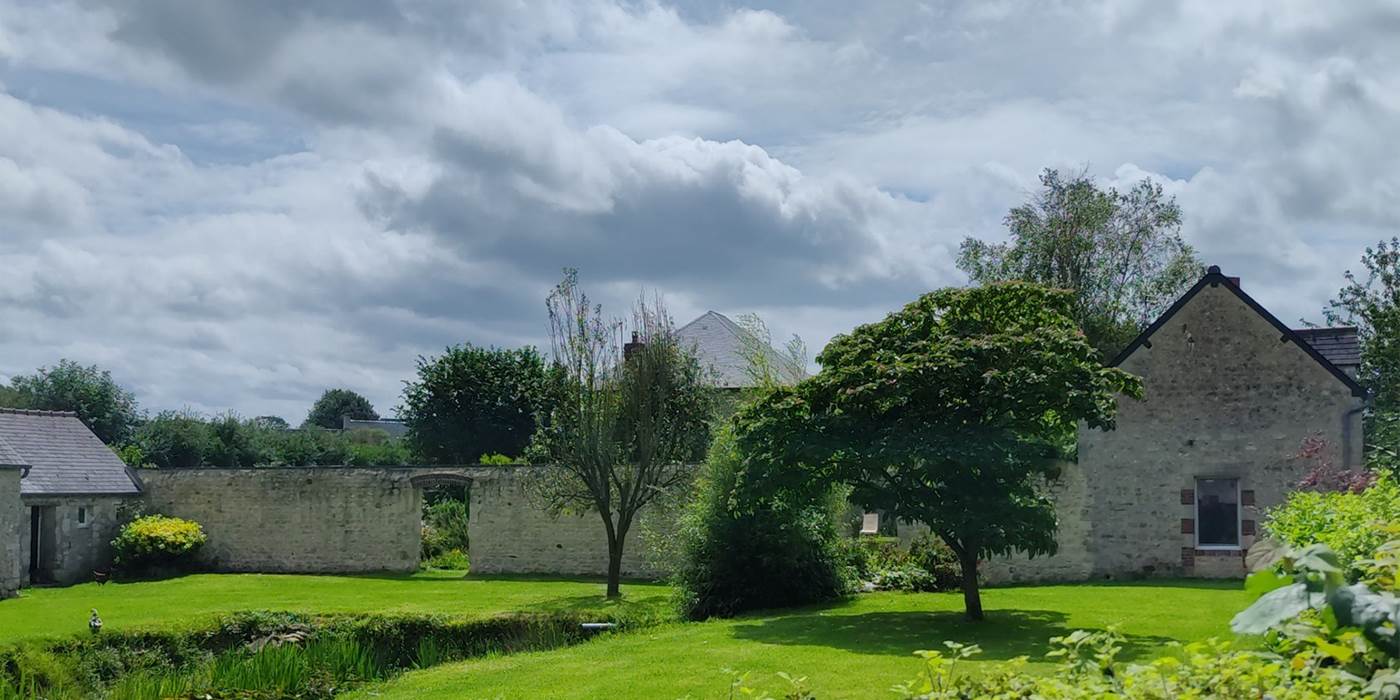 jardin-coloré-verdoyant-parfumé-fleuri