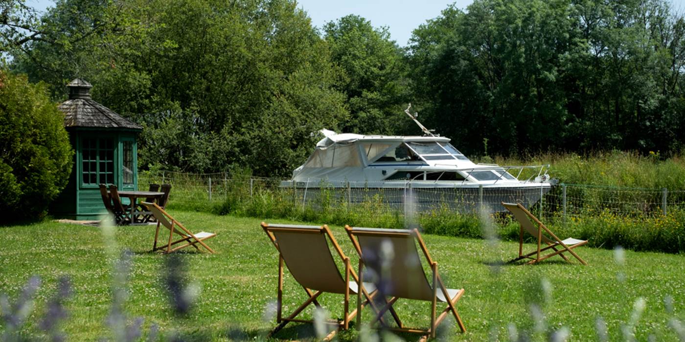vue canal futur bateau gîte