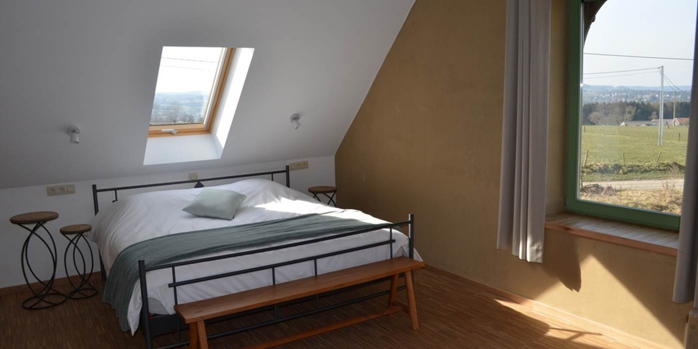 Gîte 2 à 5 personnes suite au premier étage avec large vue champêtre