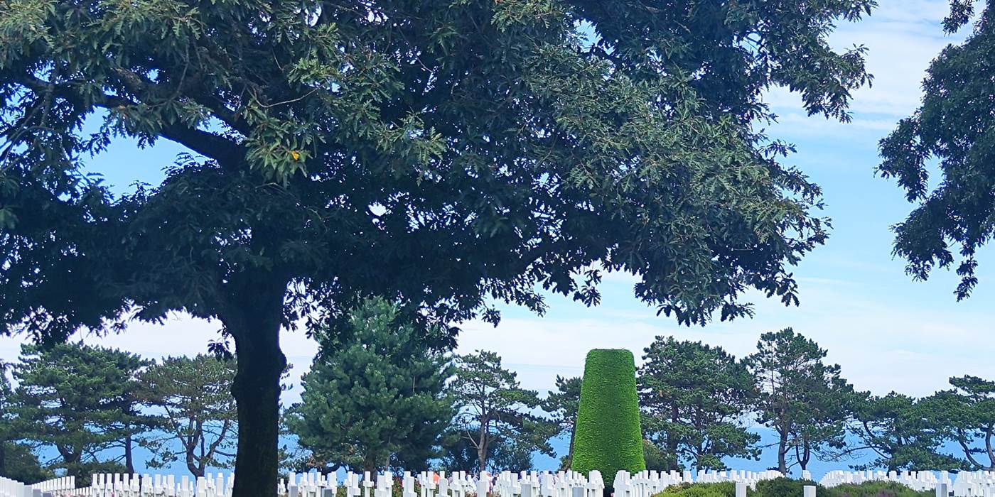 hommage-aux-soldats-américains-mémoire-militaire-Normandie-visite-cimetière-américain-militaire-