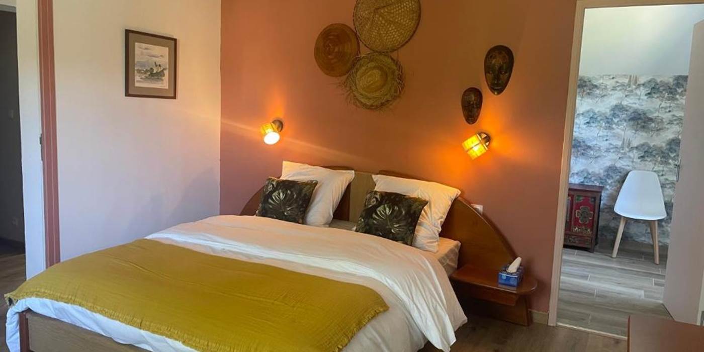 chambre-confort-la-perruche-hotes-normandie-jardin