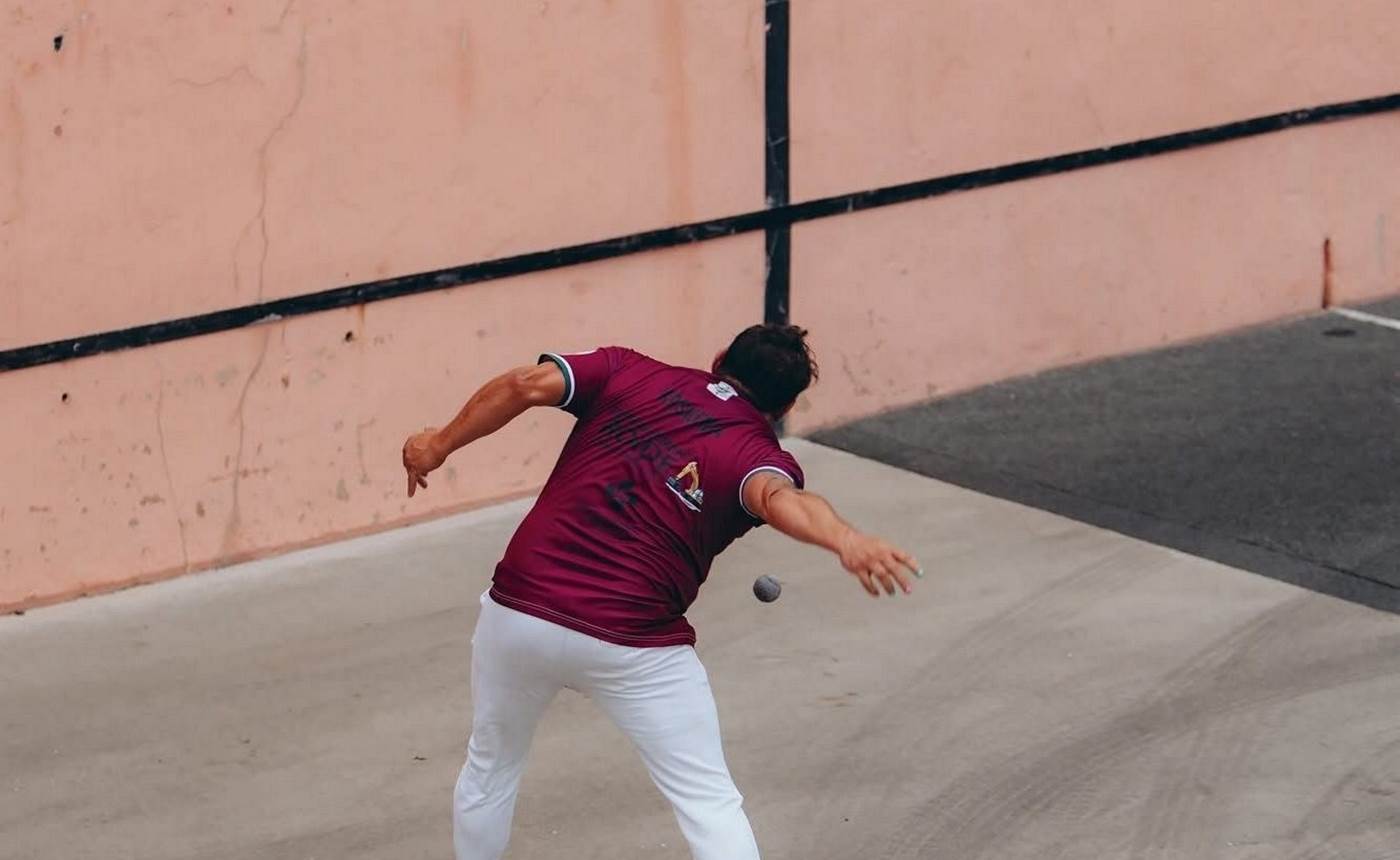 Partie de Pelote sur la Place