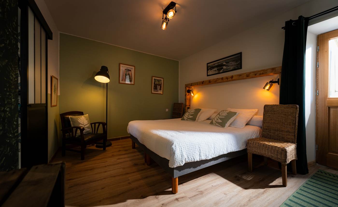 Chambre les fougères: le lit king size