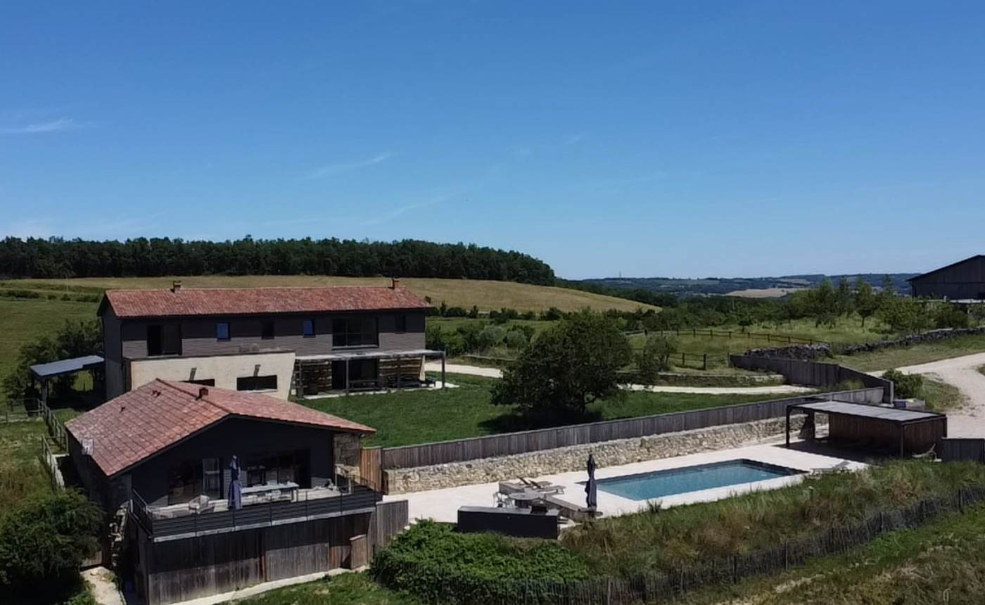 Hitton-séjours-nature-gîte-piscine