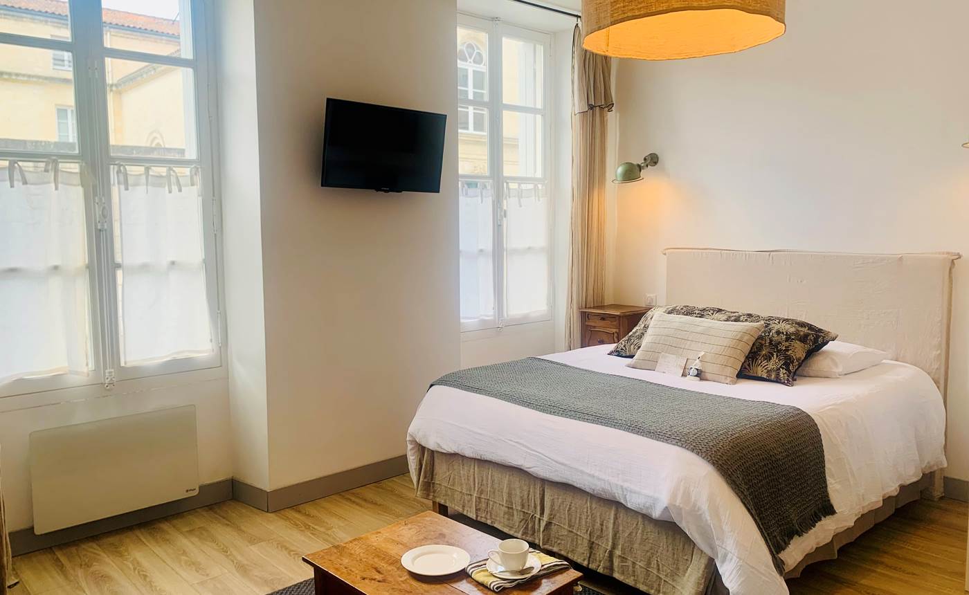 Les appartements du 10 proche Thermes_Rochefort_Tête d' Alouette_ grand lit 160x200