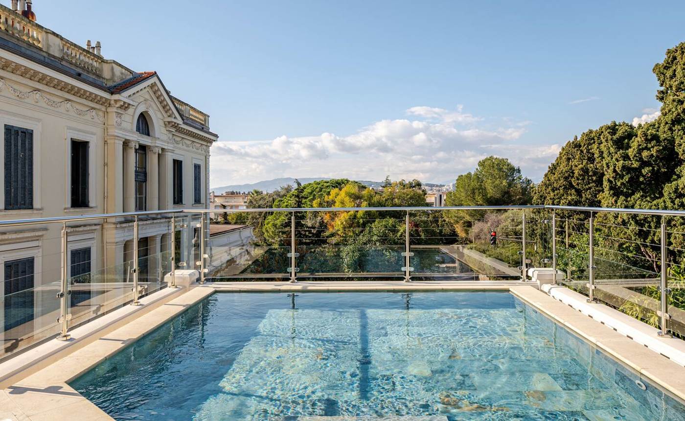 Piscine avec vue mer