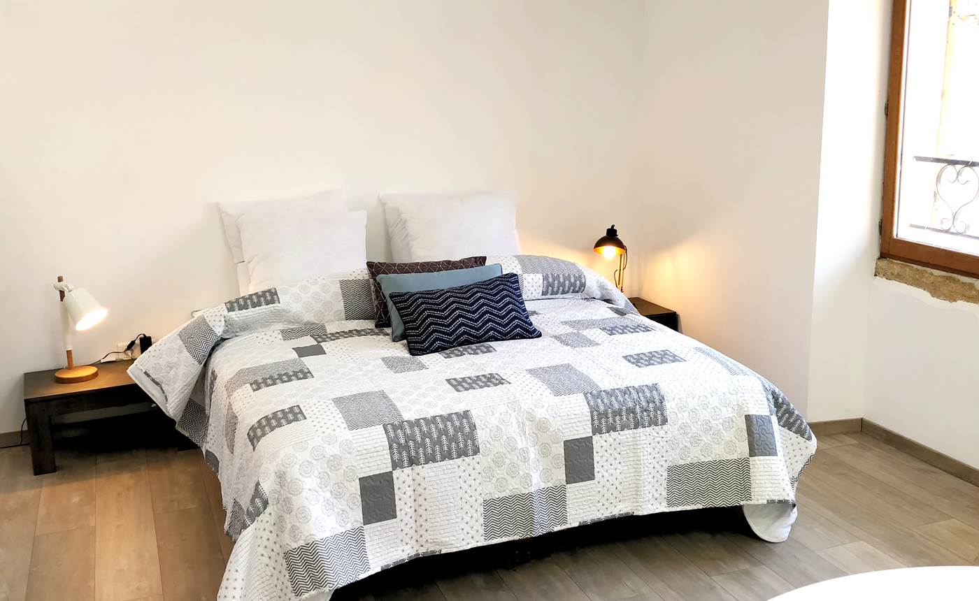 Lit queen size au 2eme étage