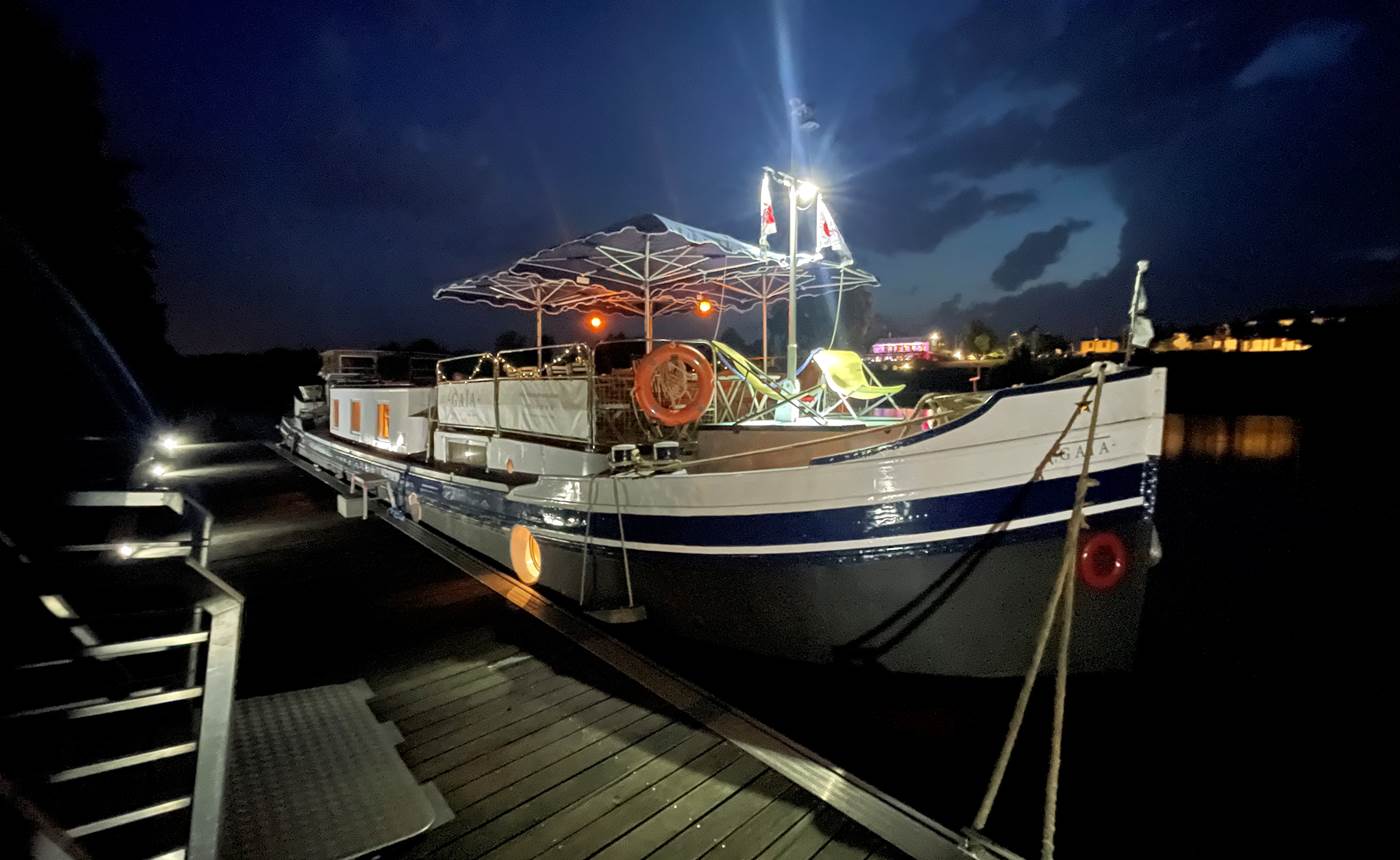 Gaïa amarré pour la nuit au Ponton de Sapiac