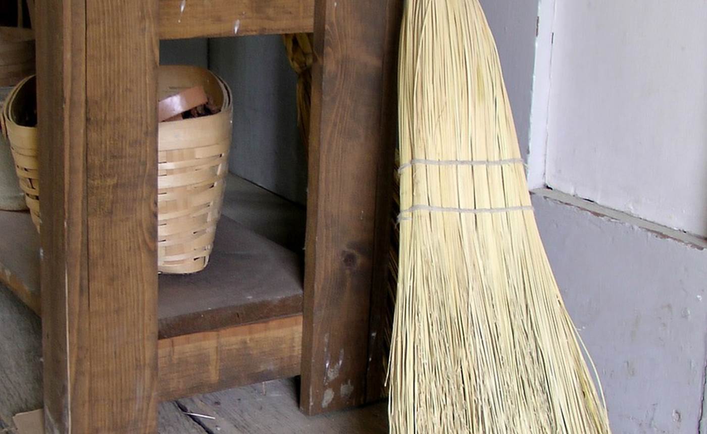 brooms-214717_1280