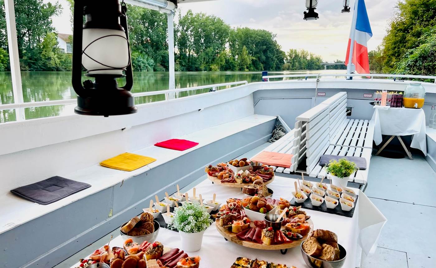 Cocktail et amuse-bouches, ambiance musicale