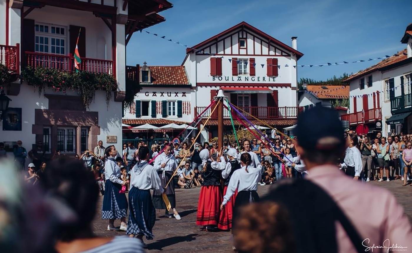 Danses Basques sur la Place