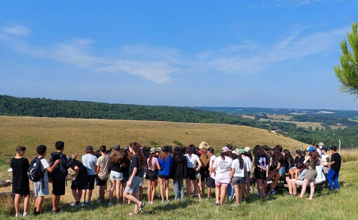 hitton-visite-guidée-troupeau-ânesses-scolaires