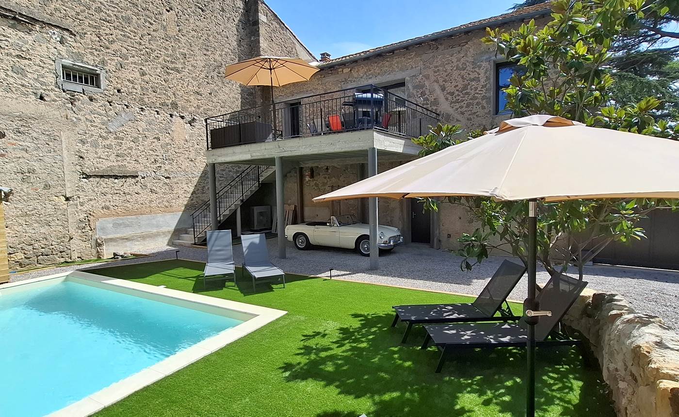 Piscine privée du gîte Le Pressoir, version 2 chambres, à Montblanc près de Cap d’Agde.