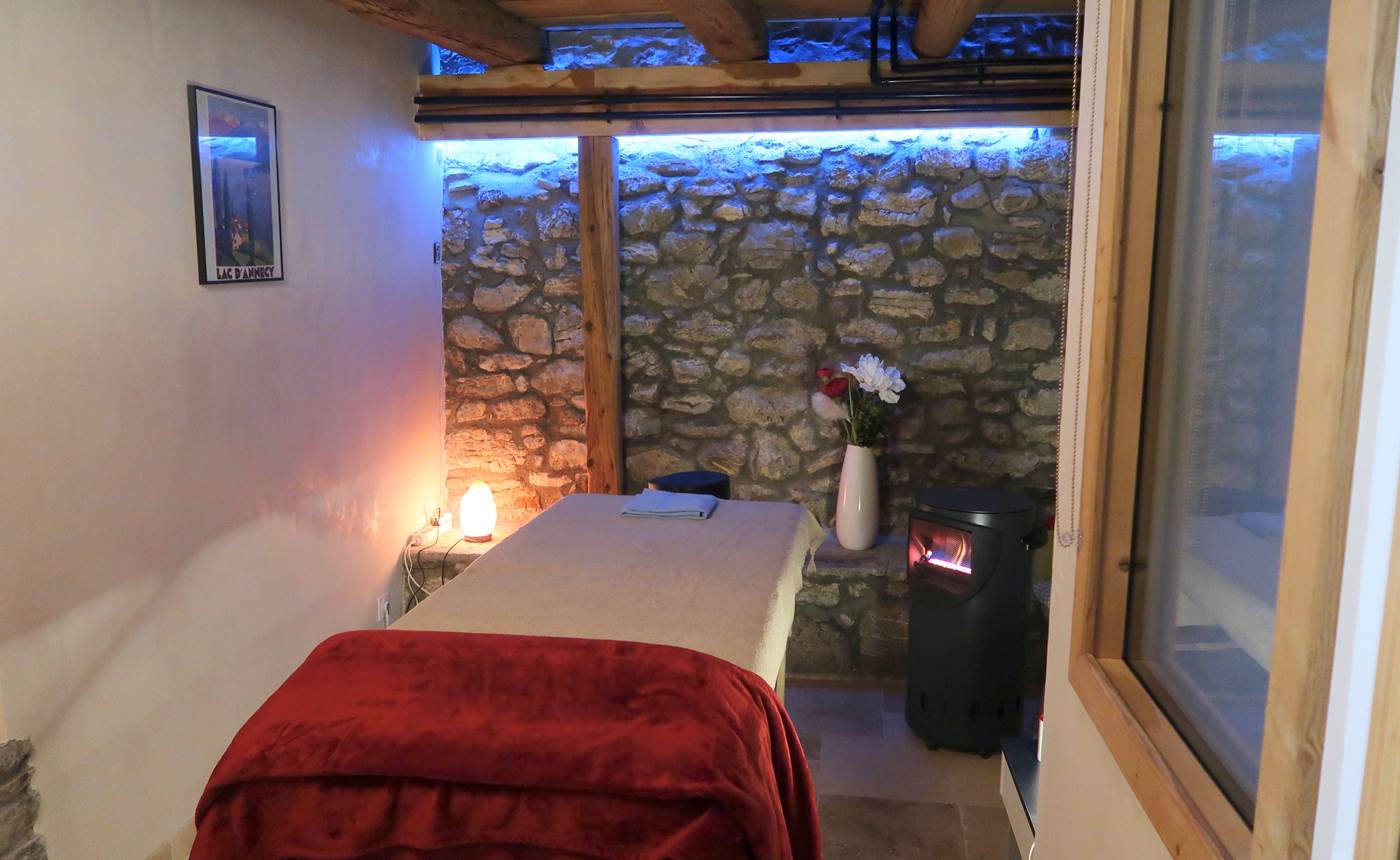 Esapce massage de Beauregard. Ambiance chaleureuse, zen et montagne.