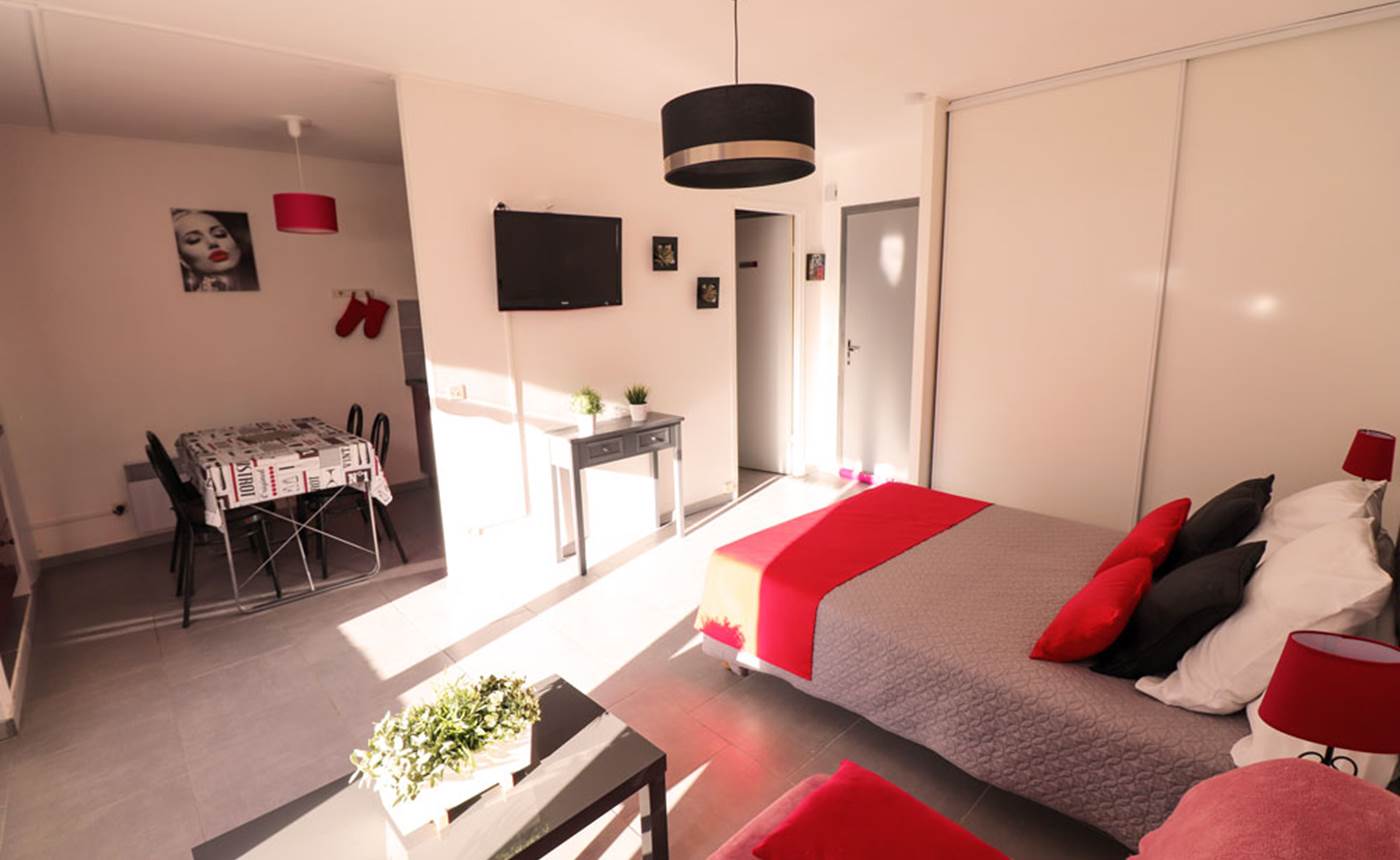 Hébergements-Ladeuille-Amélie-pièce-principale