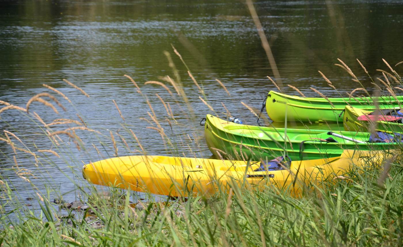 Balade en canoë dans les gorges de Dordogne et de la Sumène.