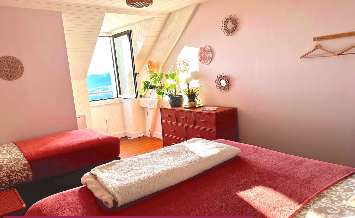 Gîte-Appartement 2 à 3 chambres, pour 1 à 7 personnes. Vue sur les Montagnes et la Vallée des Cascades plein Ouest.