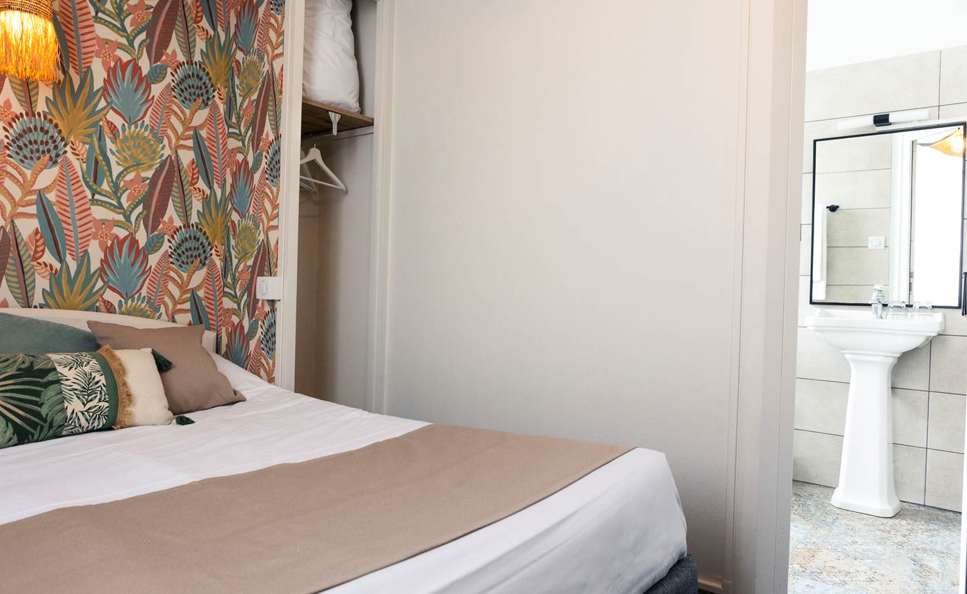 hotel La Villa Rose Marie Saint Brevin océan chambre familiale 4 personnes lit double lit superposé douche petit déjeuner diner restaurant terrasse sous les pins