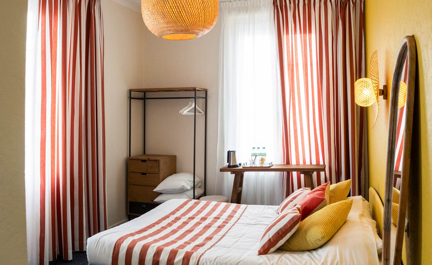 Hotel La Villa Rose Marie saint brevin océan chambre triple lit double lit simple grande douche petit déjeuner diner restaurant terrasse sous les pins