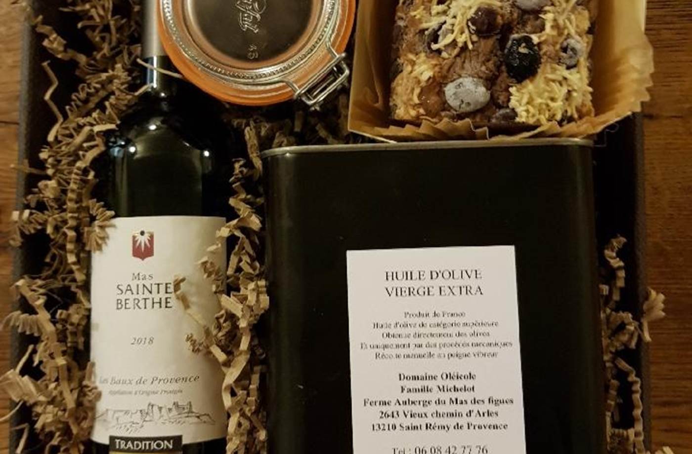 panier gourmand mas sainte berthe tapenade maison cake aux olives maison huile d'olive extra vierge