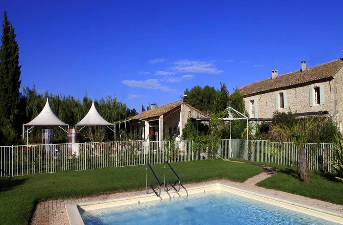 Calme et détente autour de la piscine sans vis à vis