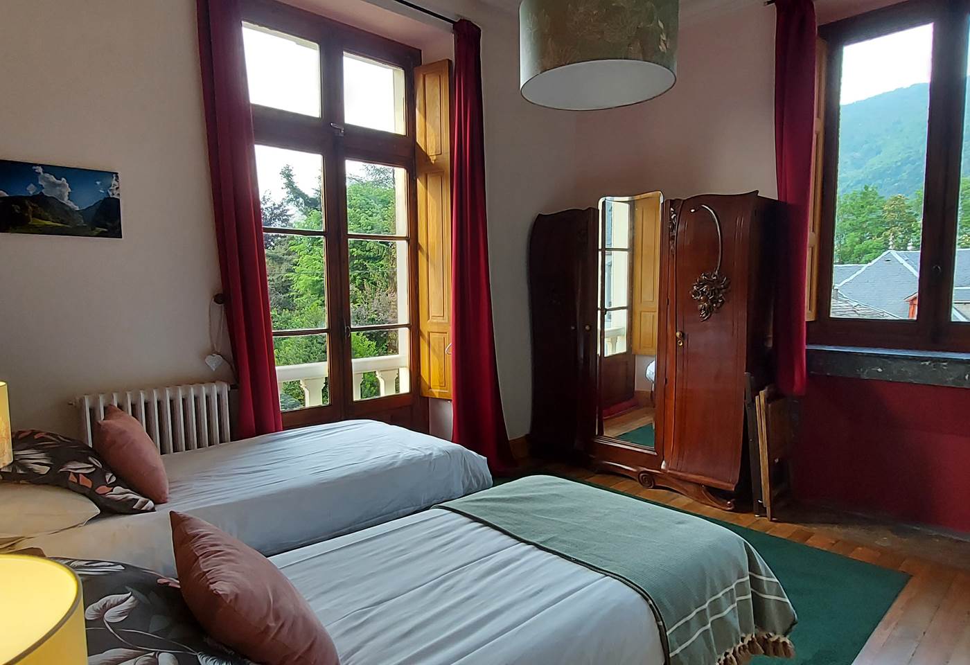 Hospice de France room twin beds - 1st floor