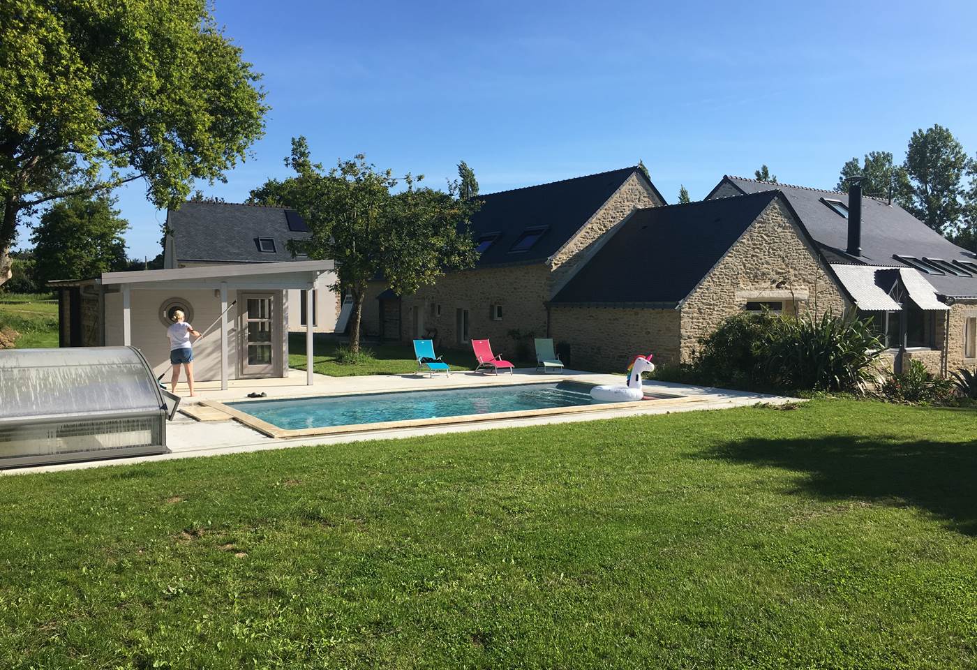 Piscine couverte, chauffée en saison - accès par créneaux privatifs