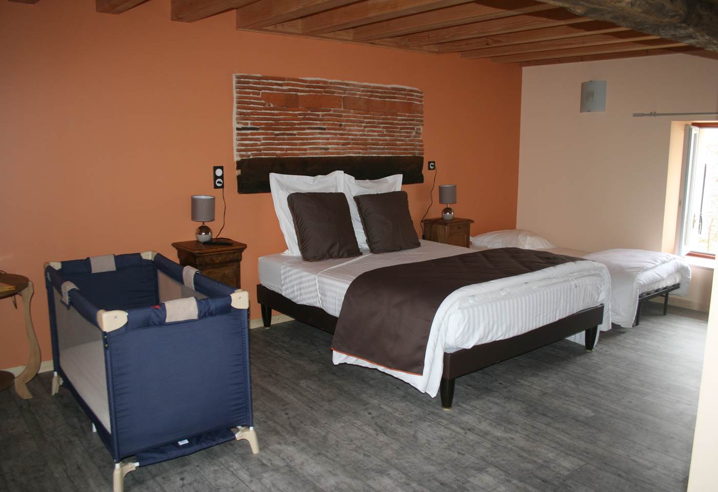 Chambre Bourogne + lit BB