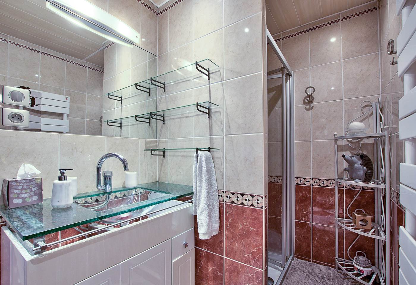 Salle de bain partagée avec tout le nécessaire !