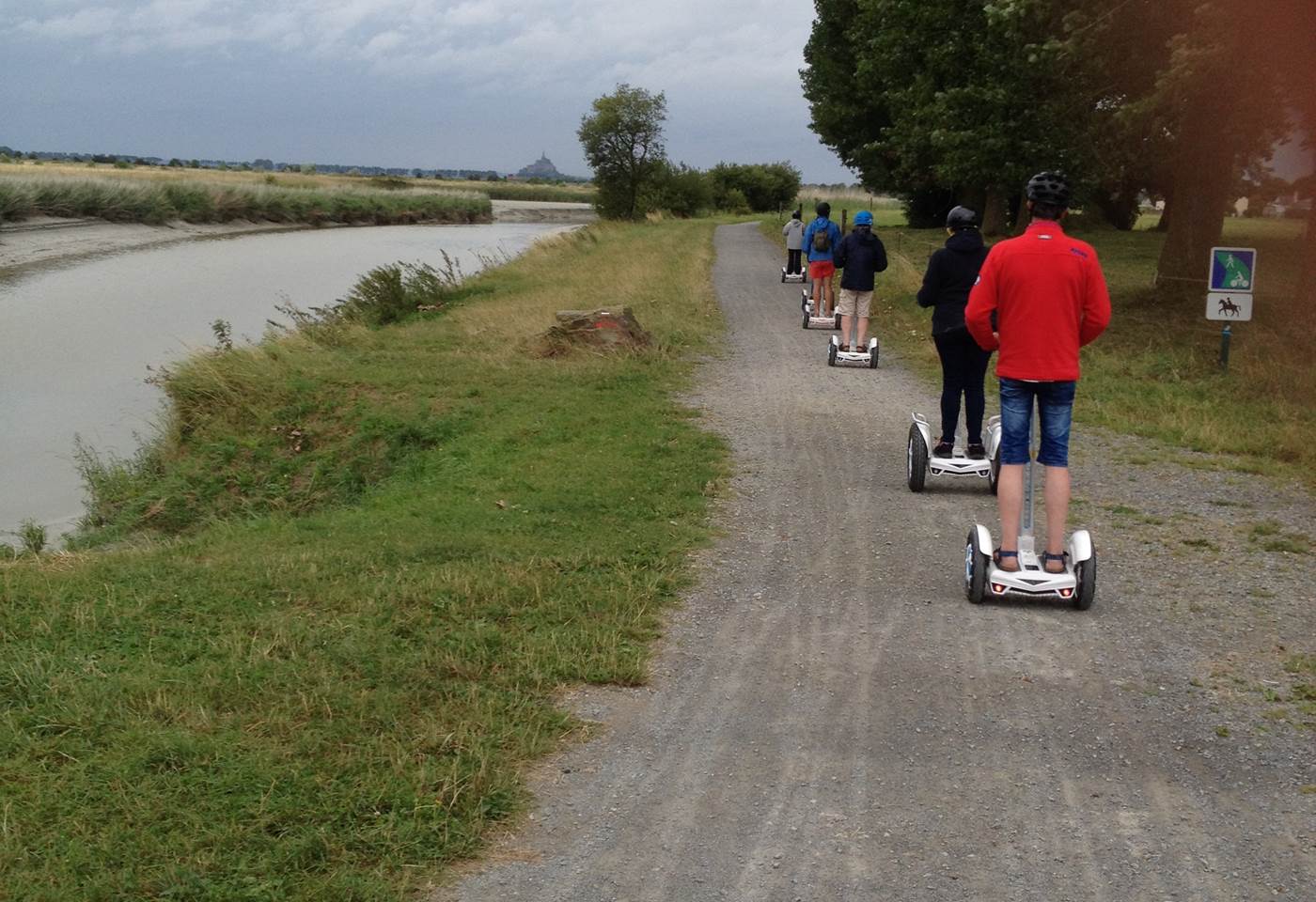 Equipe pilotes , bord de Couesnon vers Beauvoir, en retour de Pontorson. Août 2017