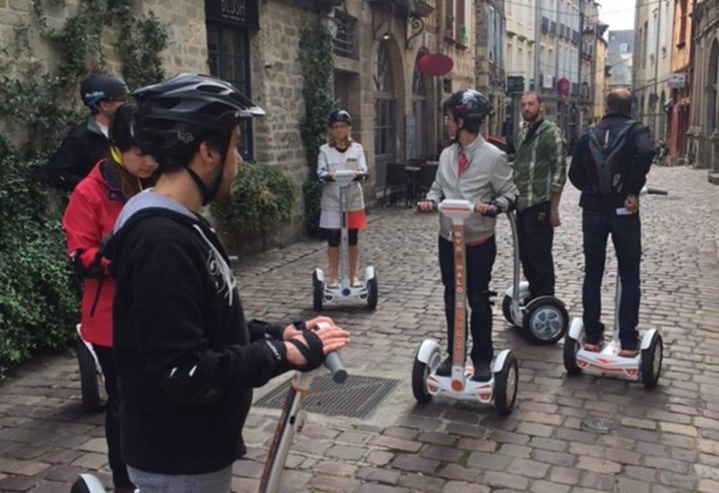 Equipe de pilotes en visite dans le Rennes historique , le 30/09/2017