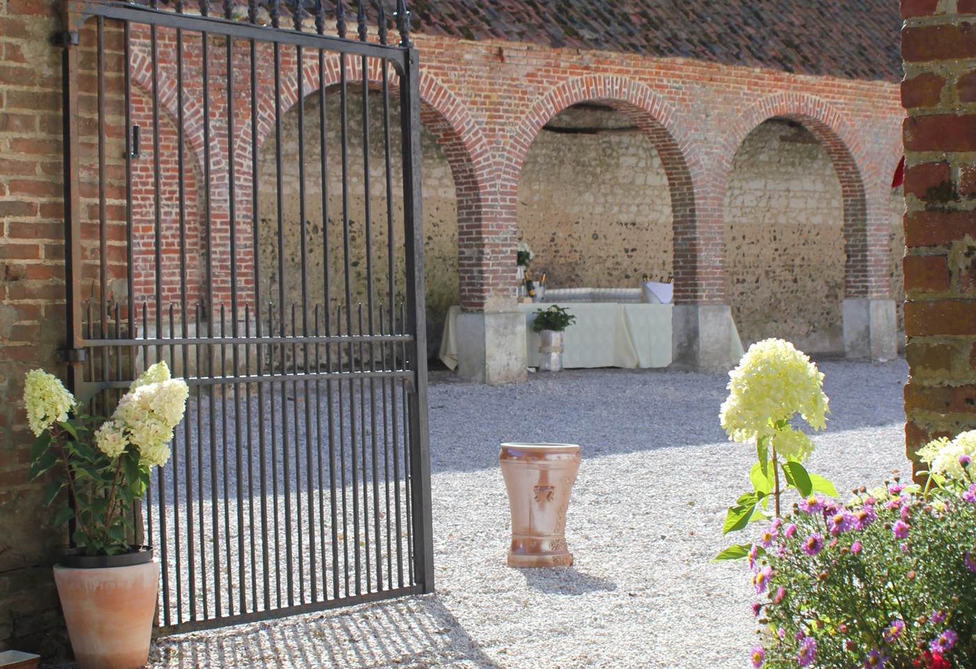 Entrée dépendances du château