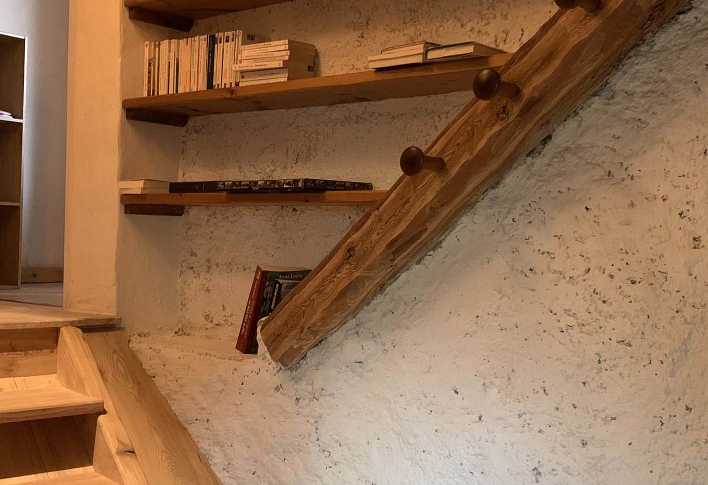 pigeonnier-caset-escalier-entree