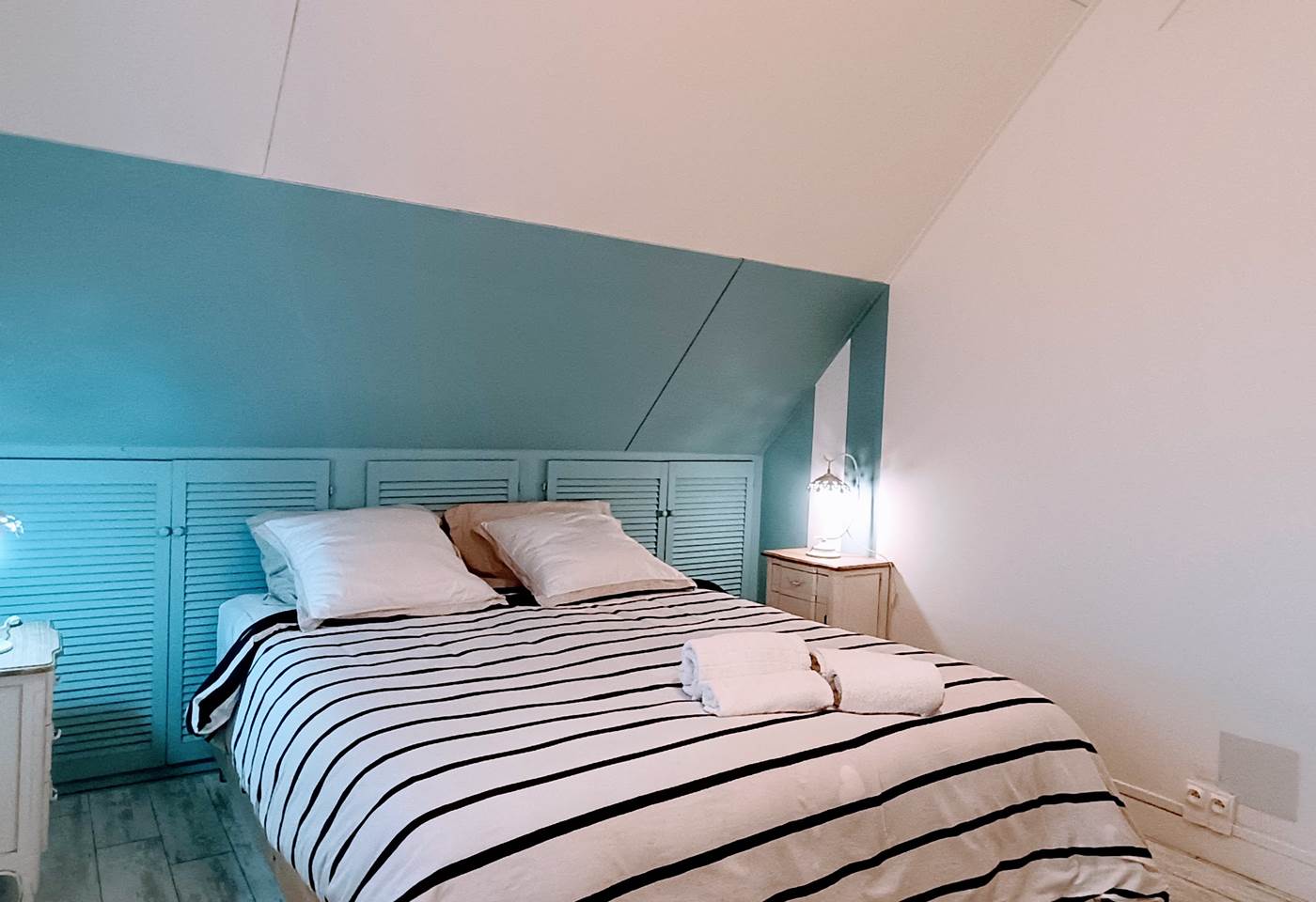 Chambre 1 à l'étage (Lit Kingsize 180cm)