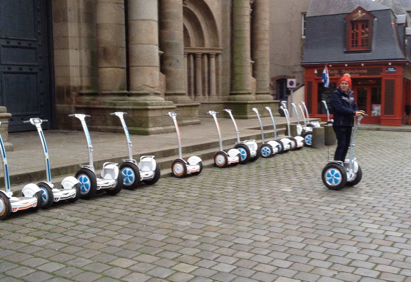 Recueil d'une bande de gyropodes Cathédrale Saint Etienne Rennes avec Sylvain mon collègue de Gyromalo à Saint Malo.