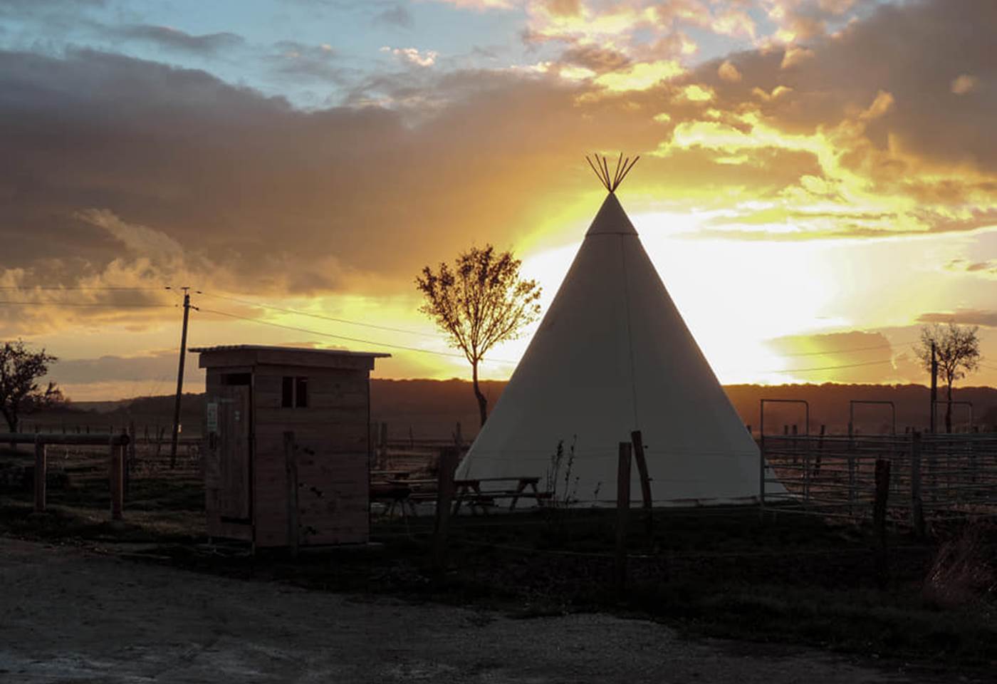 Coucher de soleil au tipi