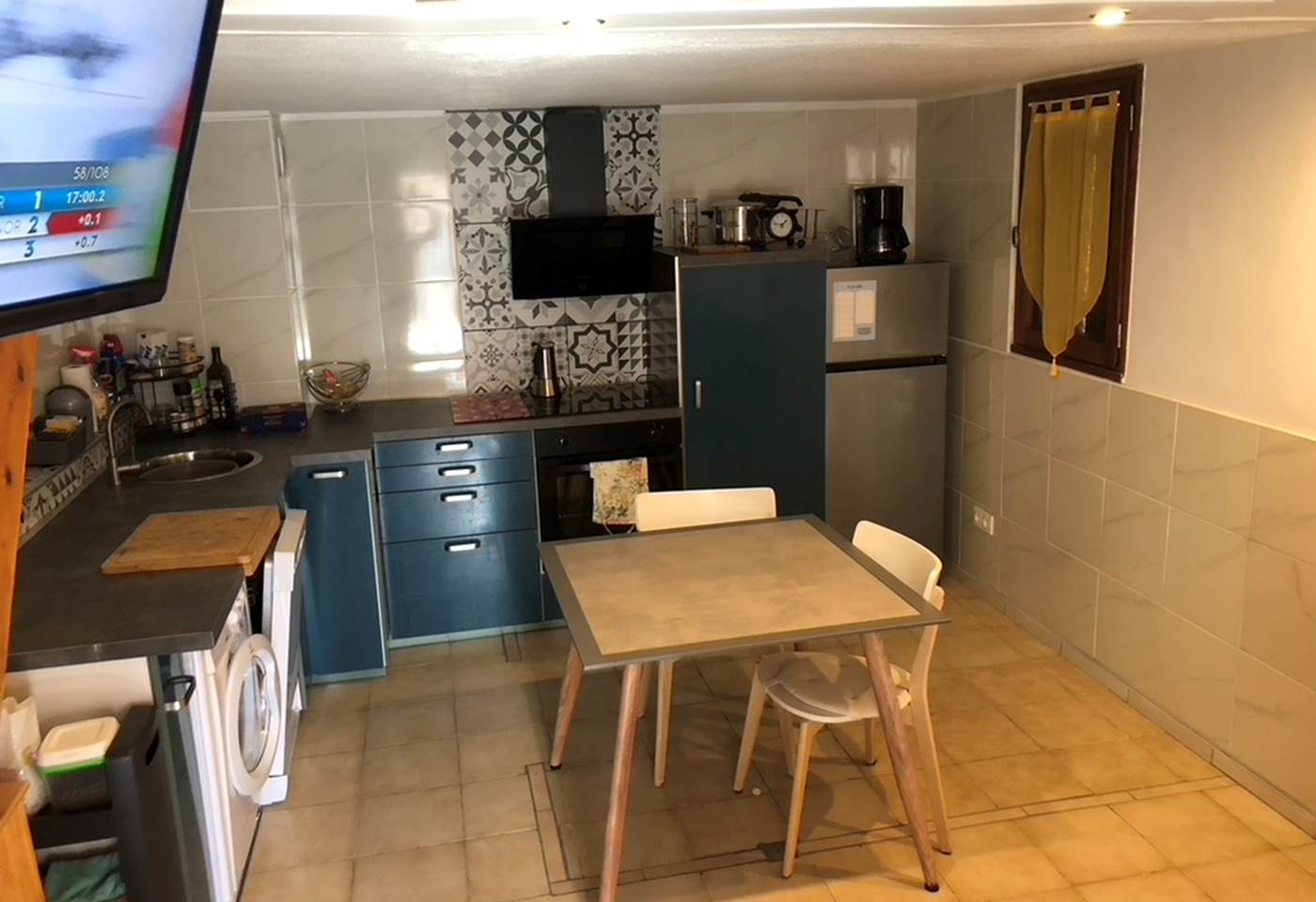 cuisine entièrement équipé et coin repas