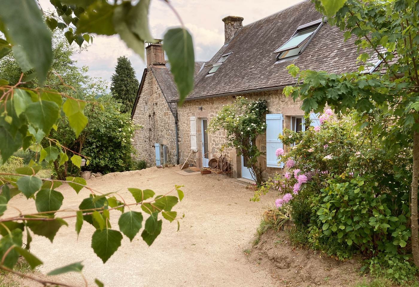 vue sur cour d'accés