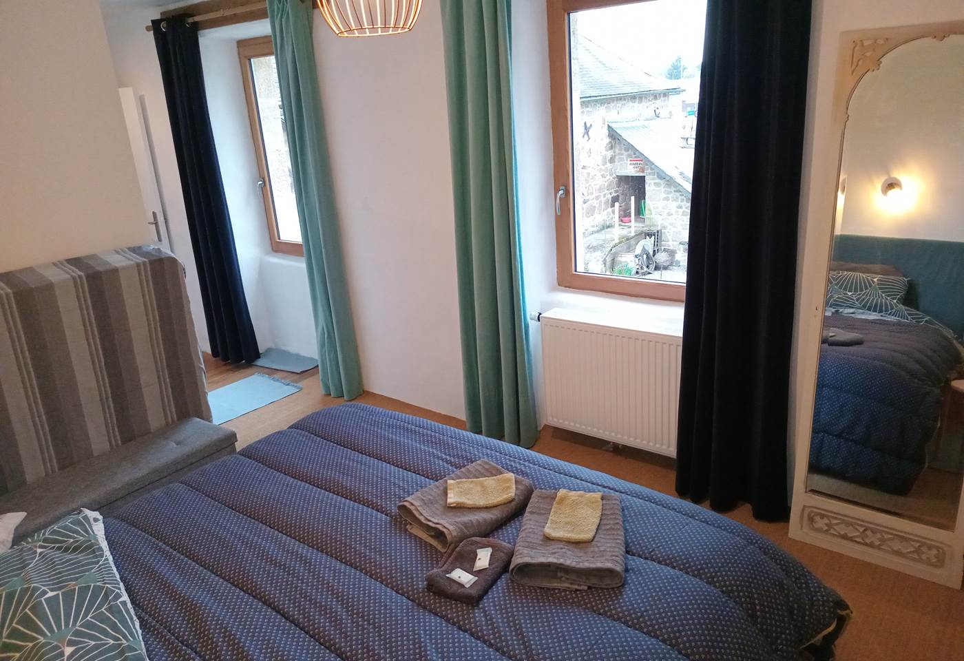 pipistrelles19-chambreshotes-lacdesechemaille-chambre-meymac