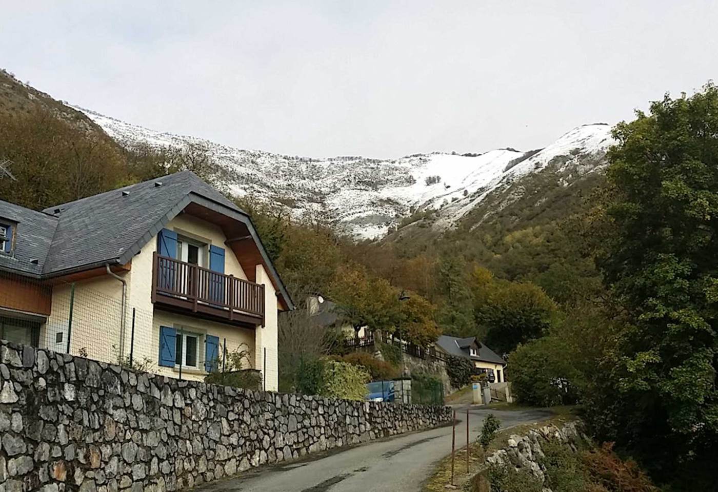 Le gîte, en haut du village