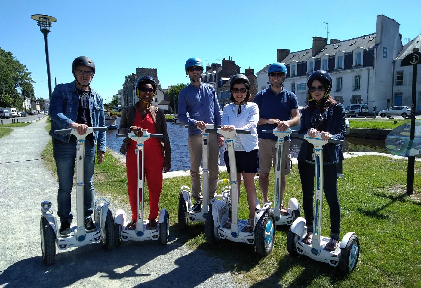 Equipe de pilotes , pause photo , canal Saint Martin . Rennes.