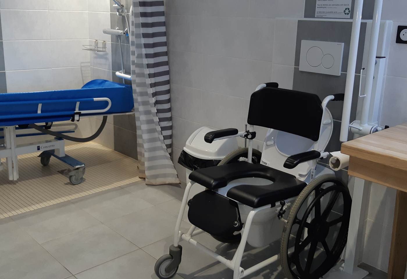 SDB BOURGOGNE + lit douche+ fauteuil de douche