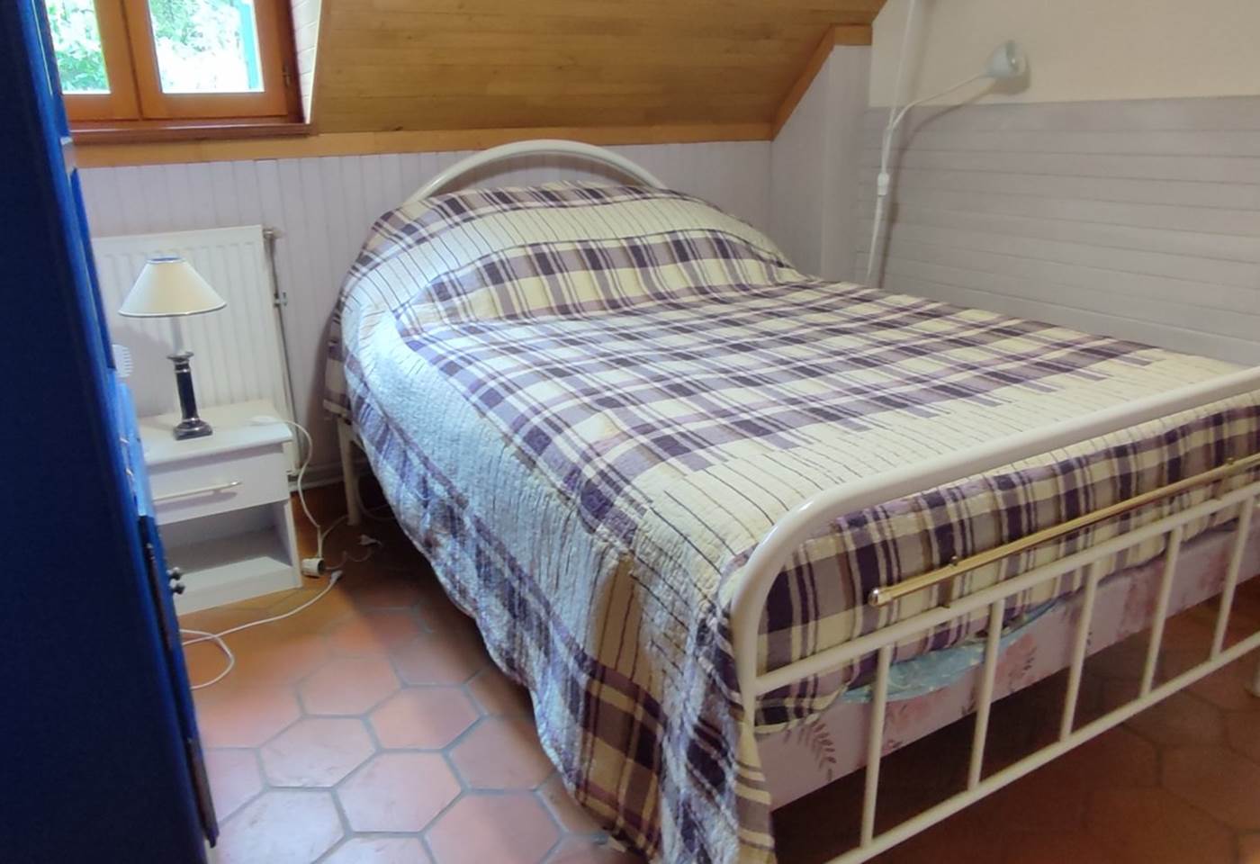 Petite chambre 1 lit 140