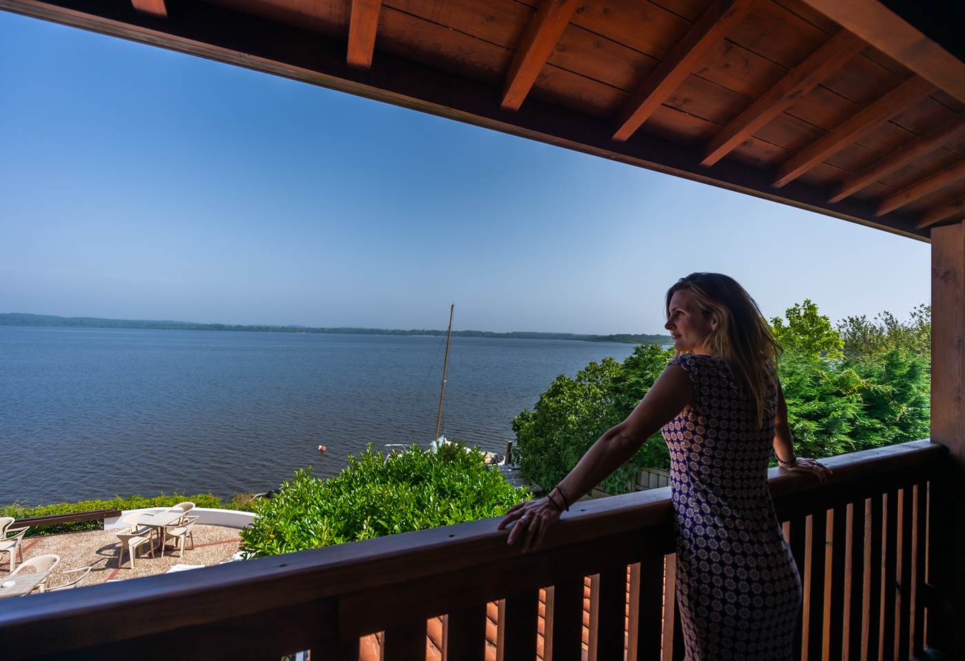Balcon vue sur le lac chambre appartement